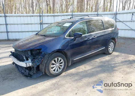2017 Chrysler Pacifica Touring-L z USA, uszkodzony, nr VIN 2C4RC1BG8HR594451